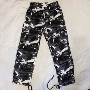 Camo pants, Amazon black and white, size S, tight ankle or loose
